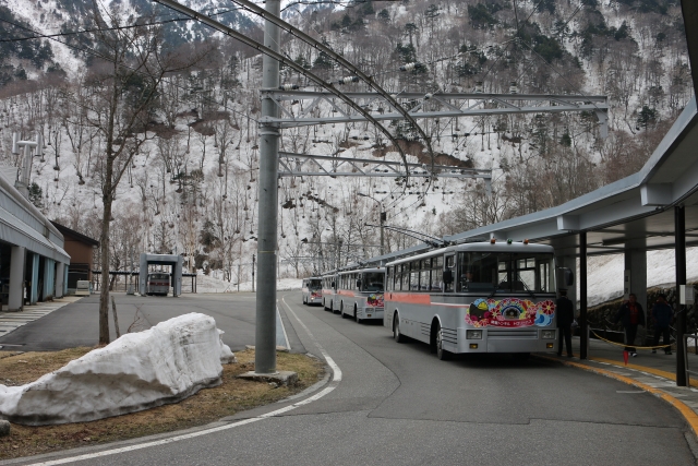 รถบาสสายอุโมงค์คันเด็น (関電トンネルトロリーバス)