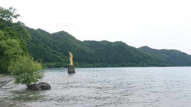 ทะเลสาบทาซาวะ (田沢湖)