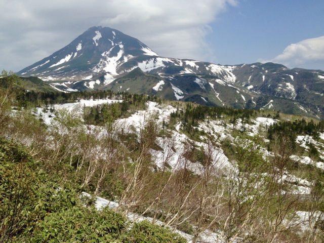 ภูเขาราอูซุ (羅臼岳)