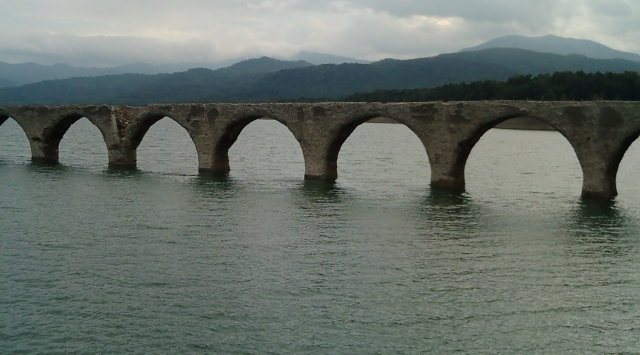 สะพานลวงตา (タウシュベツ川橋梁)